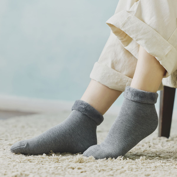 CELINE グレー リブ編みソックス 4x4リブ ゆったり編み クルーソックス (22-25cm)(白・黒・グレーほか全