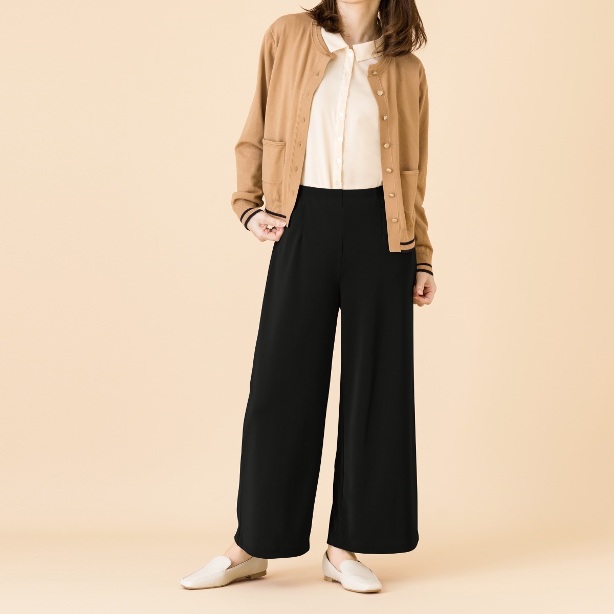 ARIKI ボトムス・レギンスパンツ トリアセテート ワイドパンツ