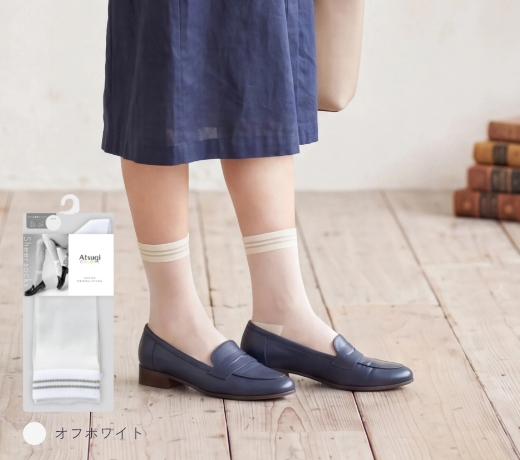 オフホワイト